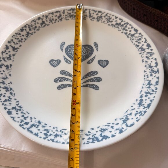 Corelle Blue Hearts Design Dinner Plates 4-Piece Set 10.25" White/Blue FLAW - Picture 5 of 5